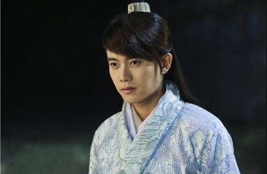 任嘉伦当评委时跳林俊杰的歌,任嘉伦评委舞者暖心