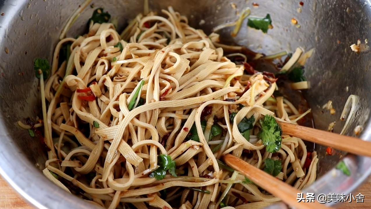 凉拌豆腐皮怎么做才最好吃,怎么做凉拌豆腐皮好吃又简单