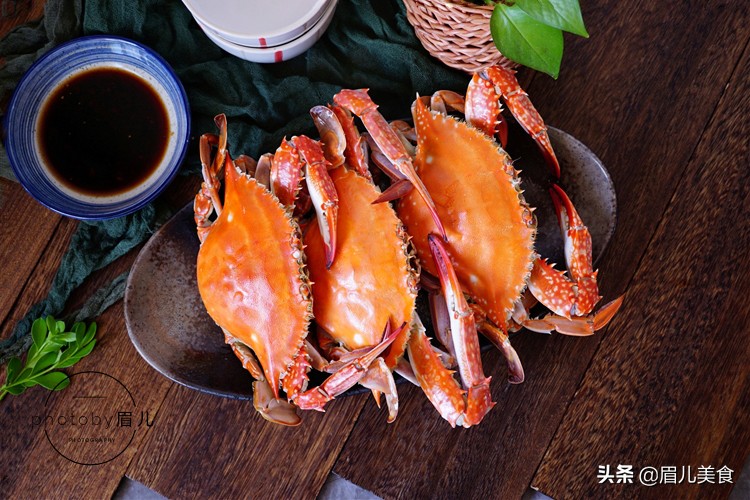 螃蟹直接入锅蒸，大错特错啦，要想不腥不流蟹黄，这3点要记牢