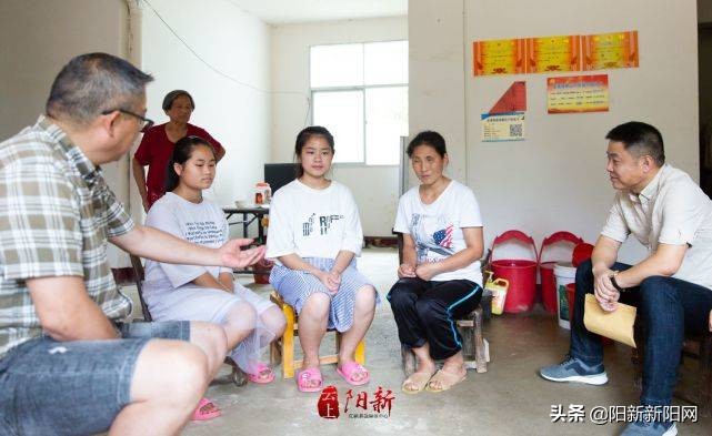 爱心捐资助学温暖寒门学子,爱心筑梦为贫困学子送温暖