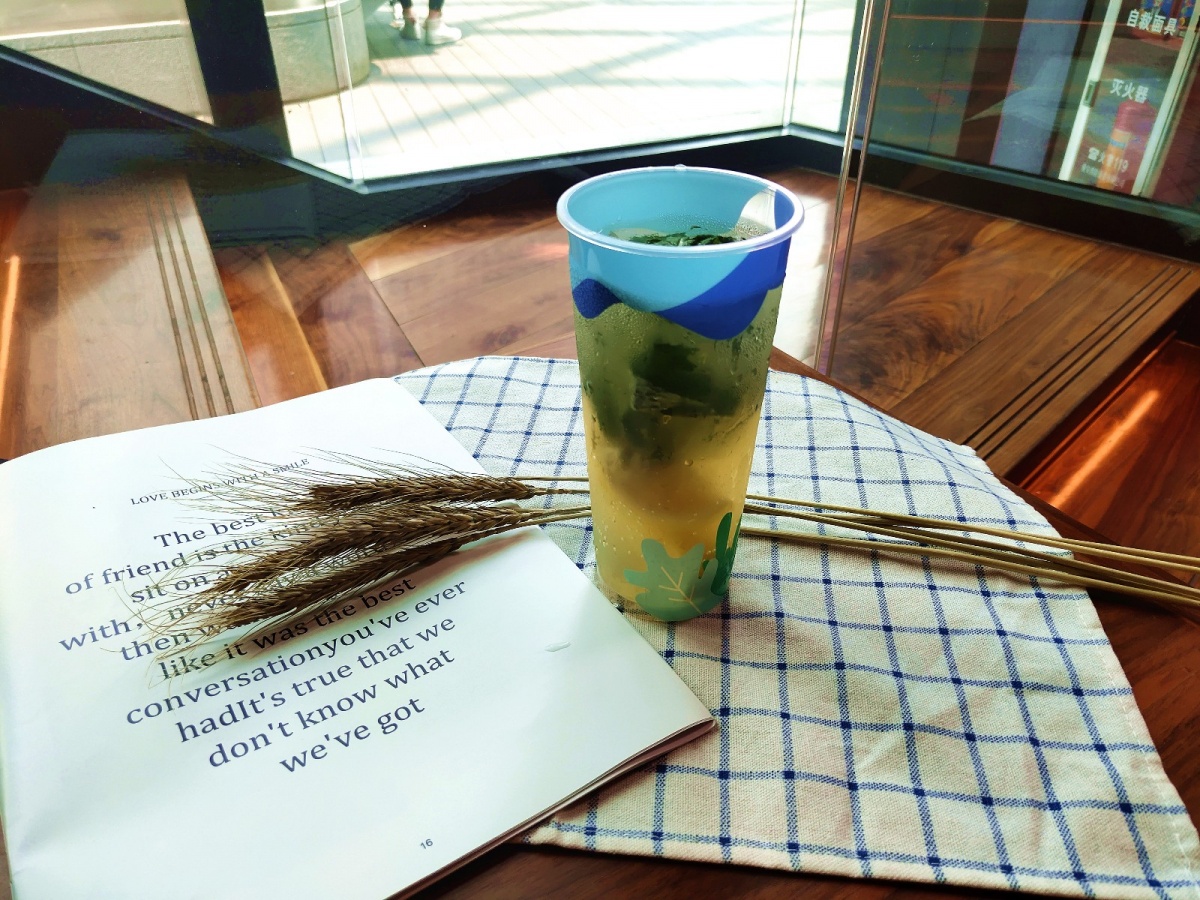 星巴克出了酒精饮料？8款星巴克新品冰调全线测评！