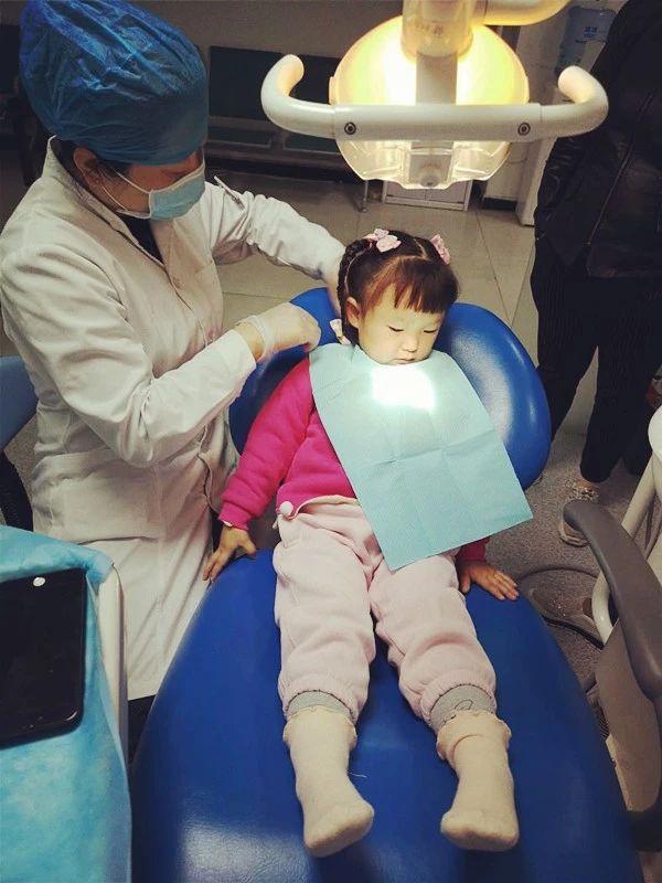 窝沟封闭适合几岁孩子做,在家给娃做窝沟封闭