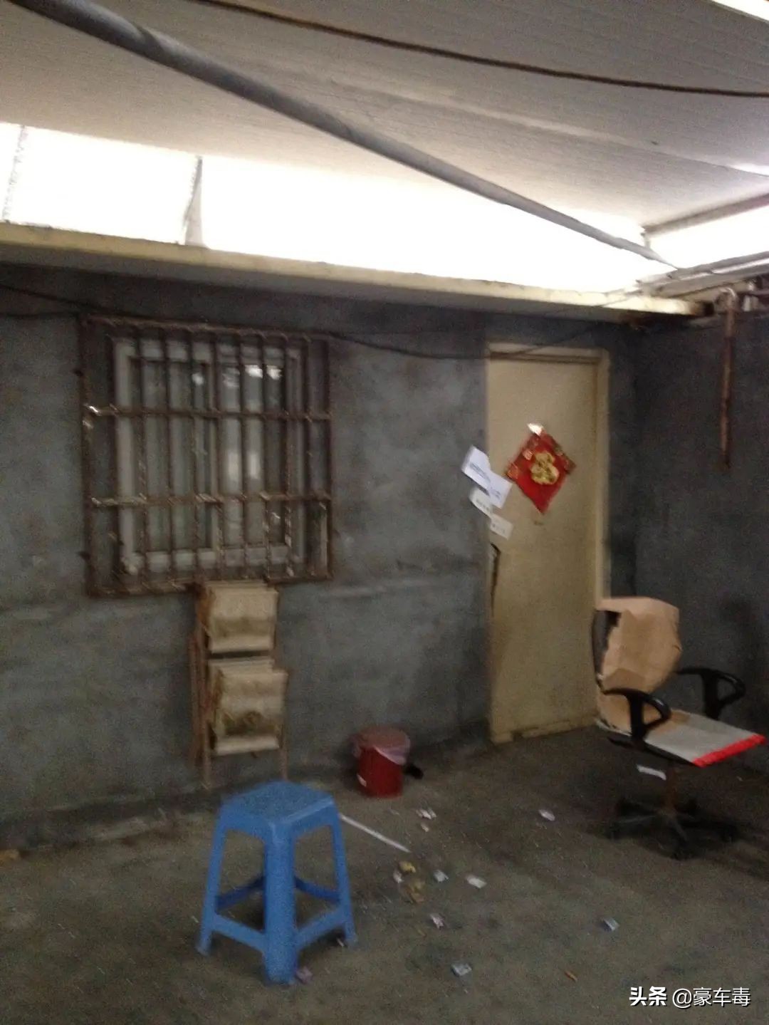 豪车毒老纪考斯特,豪车毒老纪小跟班