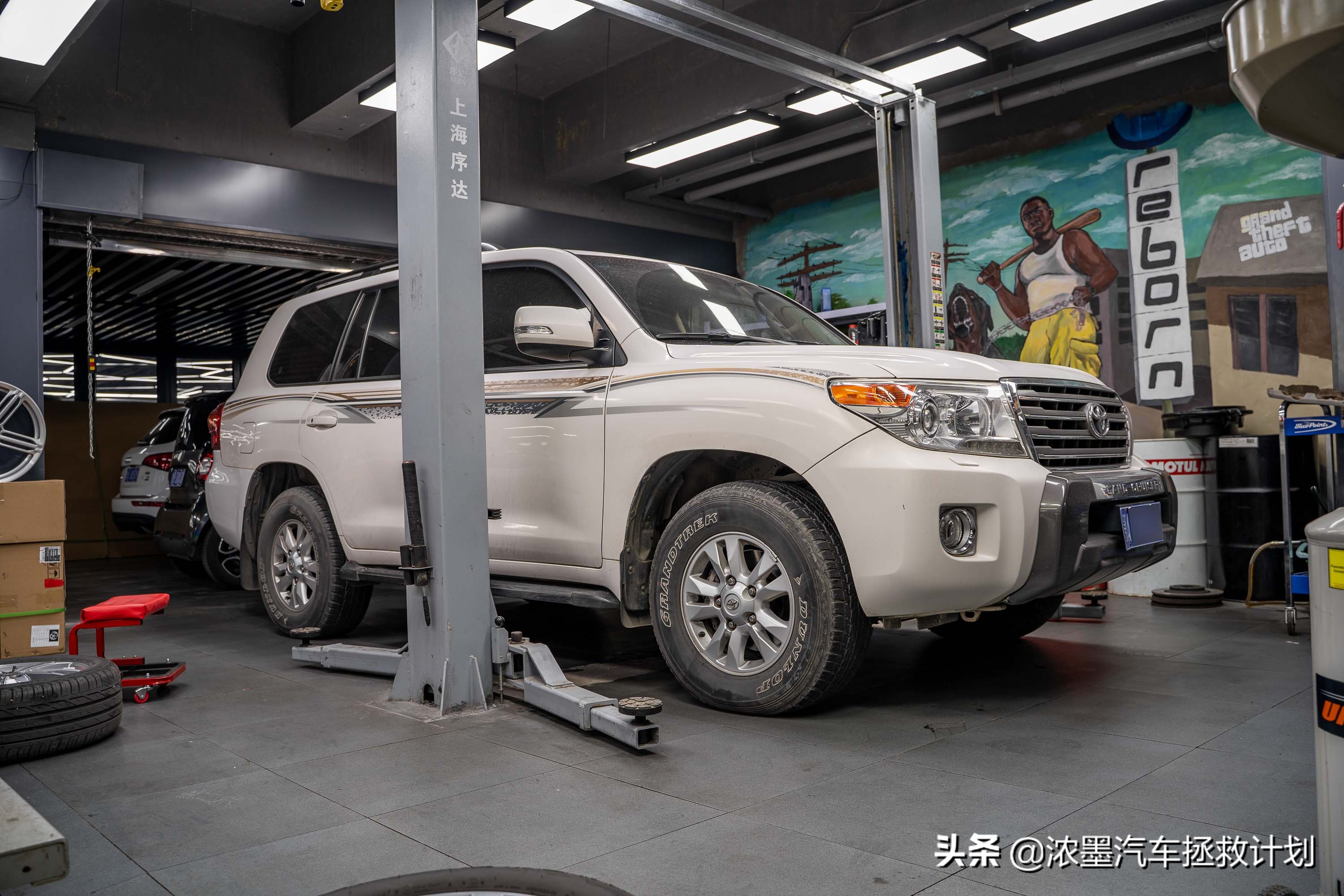 丰田霸道酷路泽带你翻山越岭,丰田兰德酷路泽低速4驱越野模式