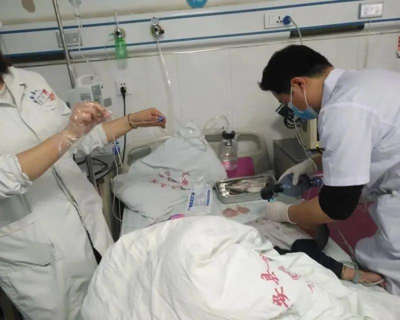 儿童误食蚊香液多久出现症状,小孩误吞蚊香液后怎么救治