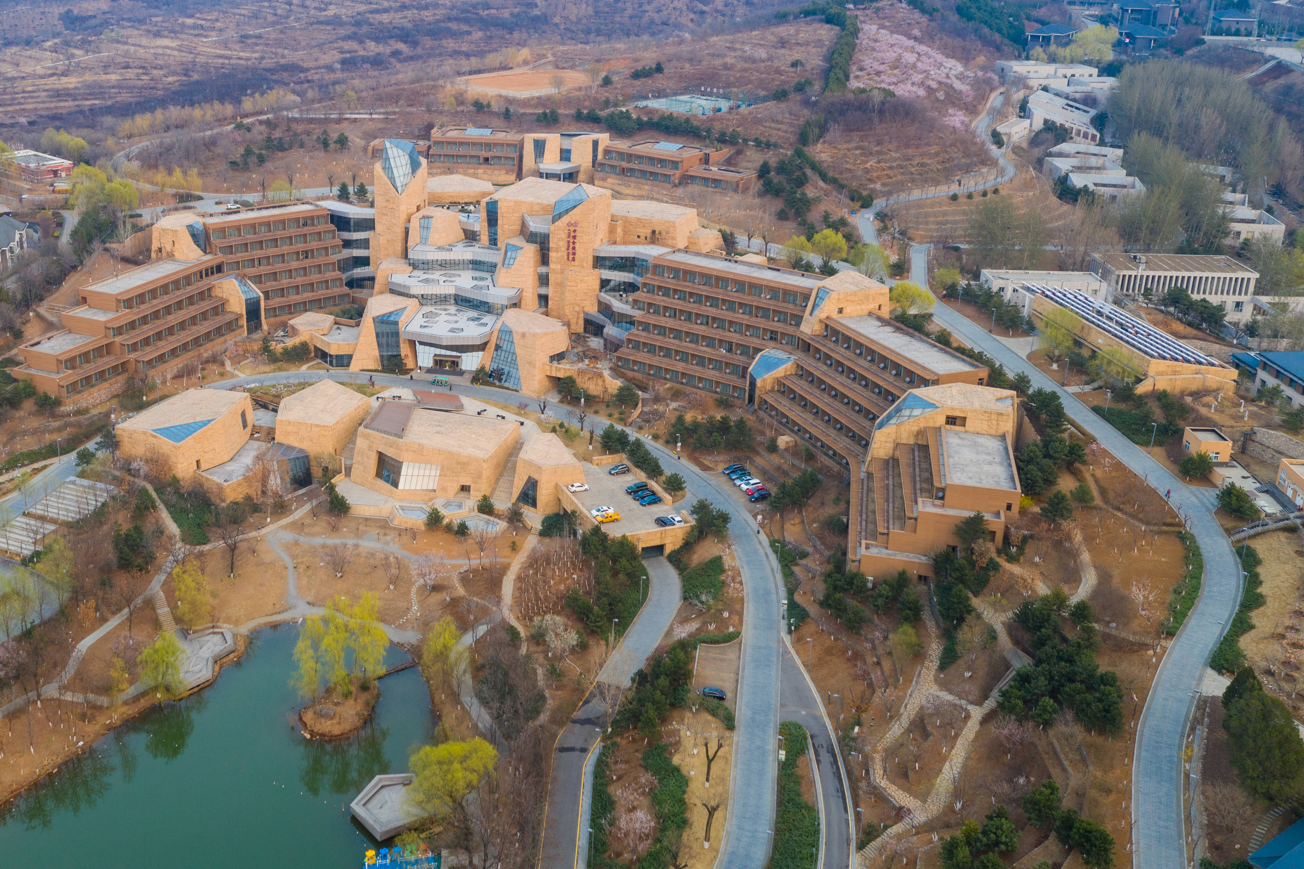 倚山傍水好地方,倚山傍水