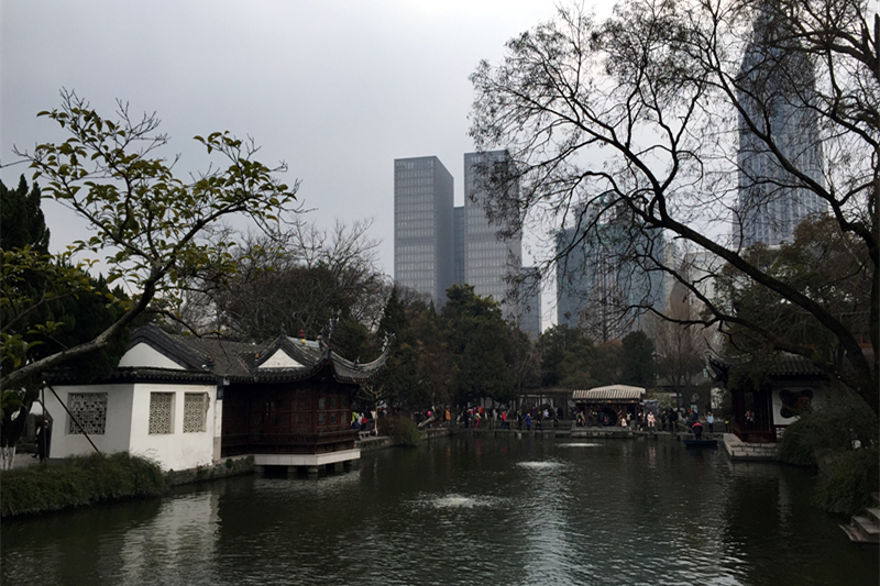 月下说金陵，晨起游南京