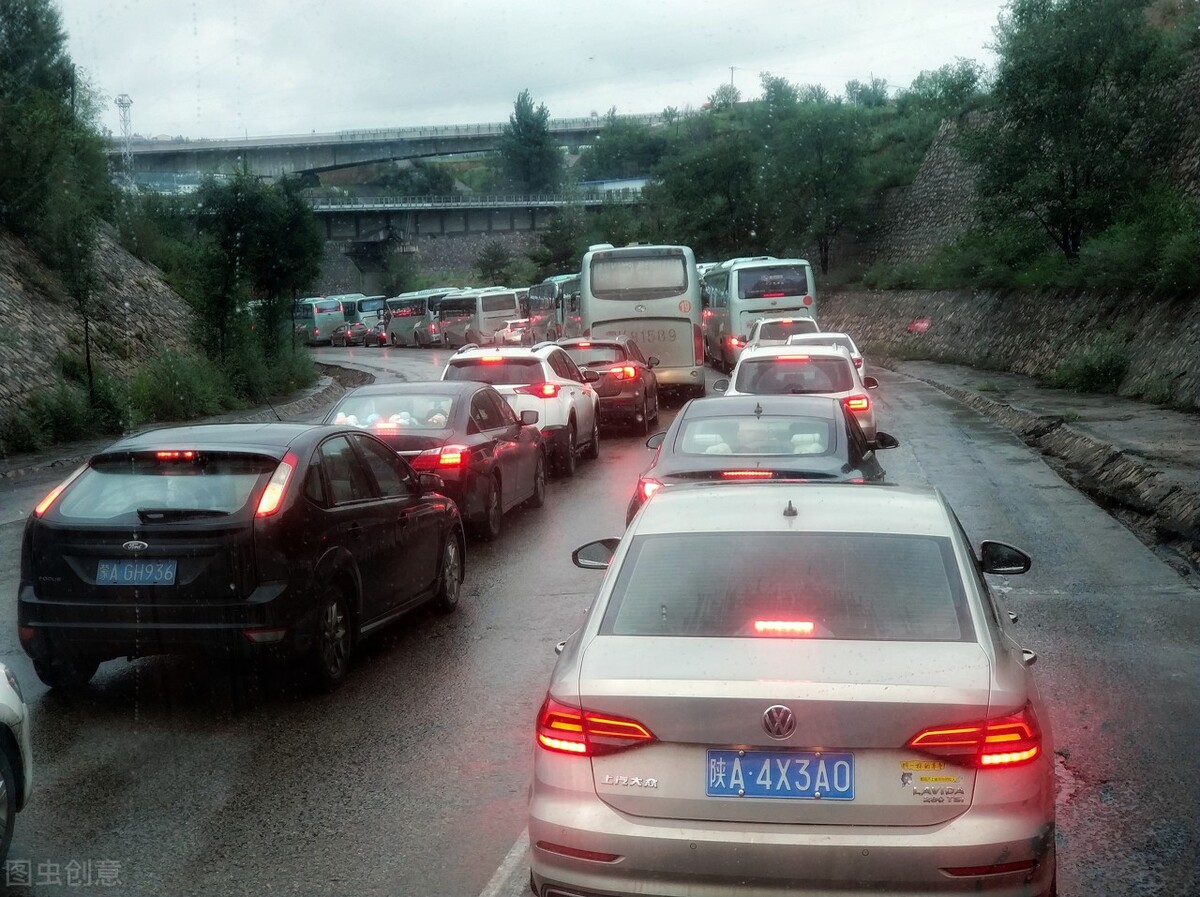 开车走国道和跑高速哪个省钱,走高速和走国道哪个省油省钱