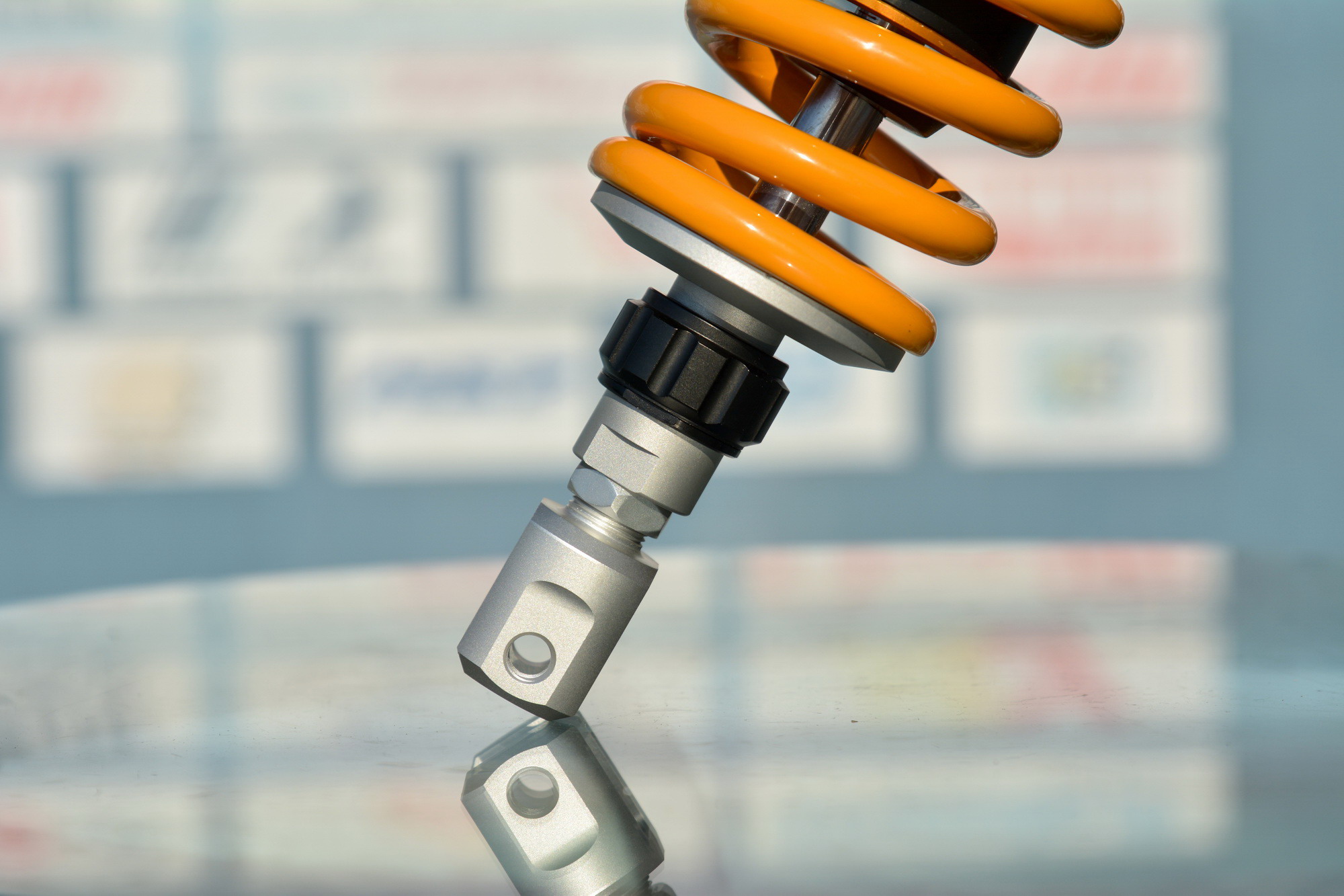 提高了稳定性与舒适度!野蛮公牛HPS前叉、XPS后减震