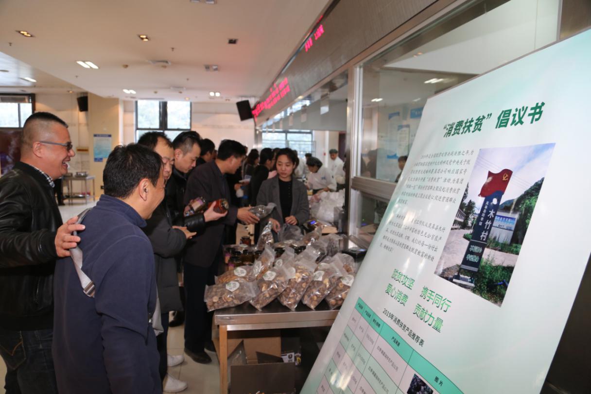 扶贫助困须用心用力用情,产业扶贫助民富精准扶贫暖民心