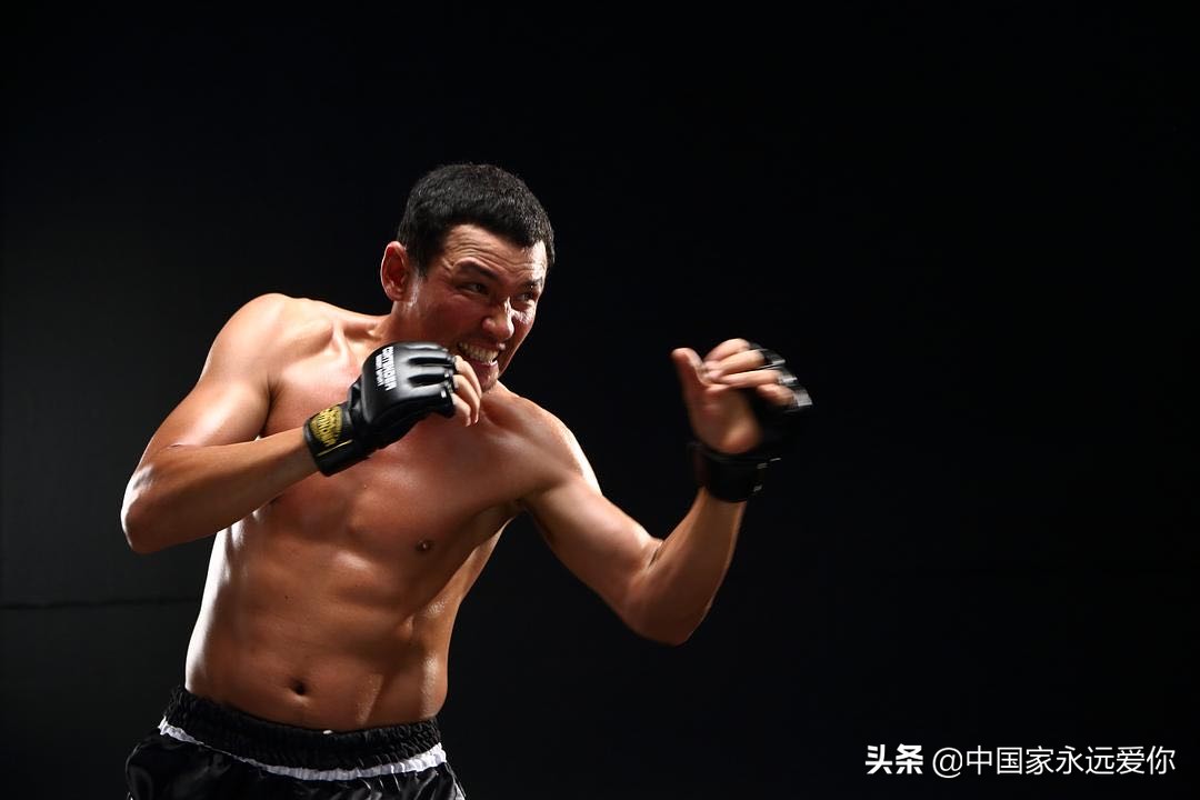 《传说的拳头》：名导、名角和名作