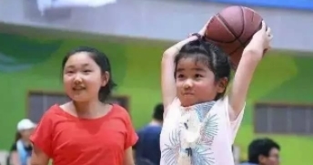 姚明女儿四岁身高超过郭敬明了吗,姚明三岁女儿身高超过郭敬明了吗