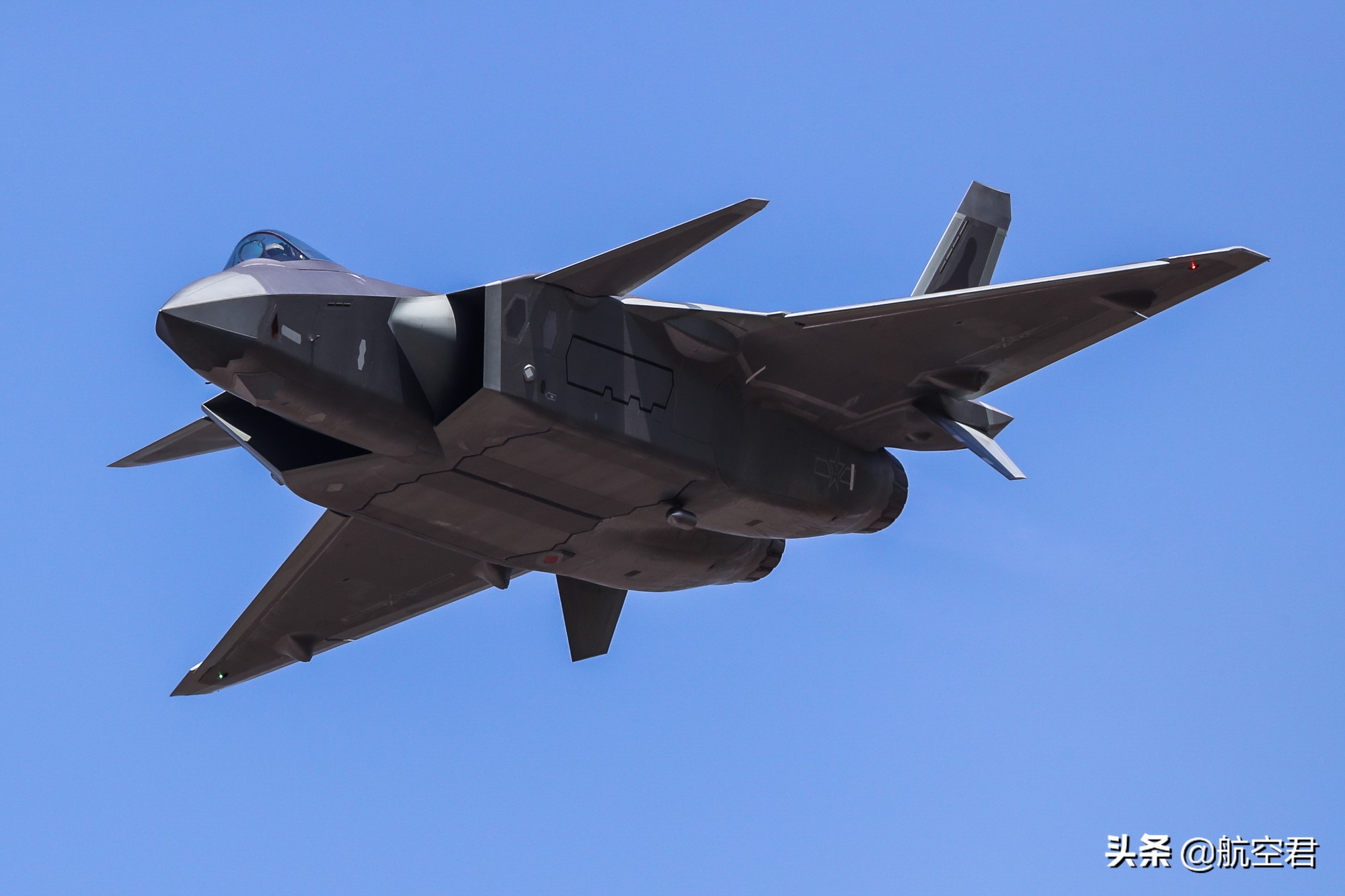 我与祖国共成长，从拍飞机的摄影器材一撇生活品质的迅速提高