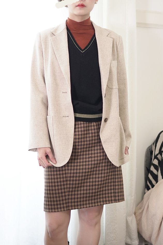 杏色大衣内搭什么颜色毛衣好看,深蓝色大衣内搭什么颜色的毛衣