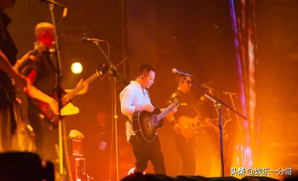 许巍无尽光芒演唱会广州站重播,许巍无尽光芒巡回演唱会郑州站