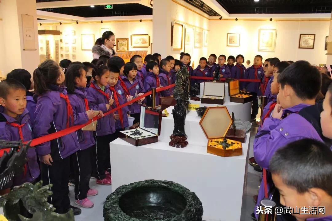 武山县城关三小、四小到县博物馆研学之旅