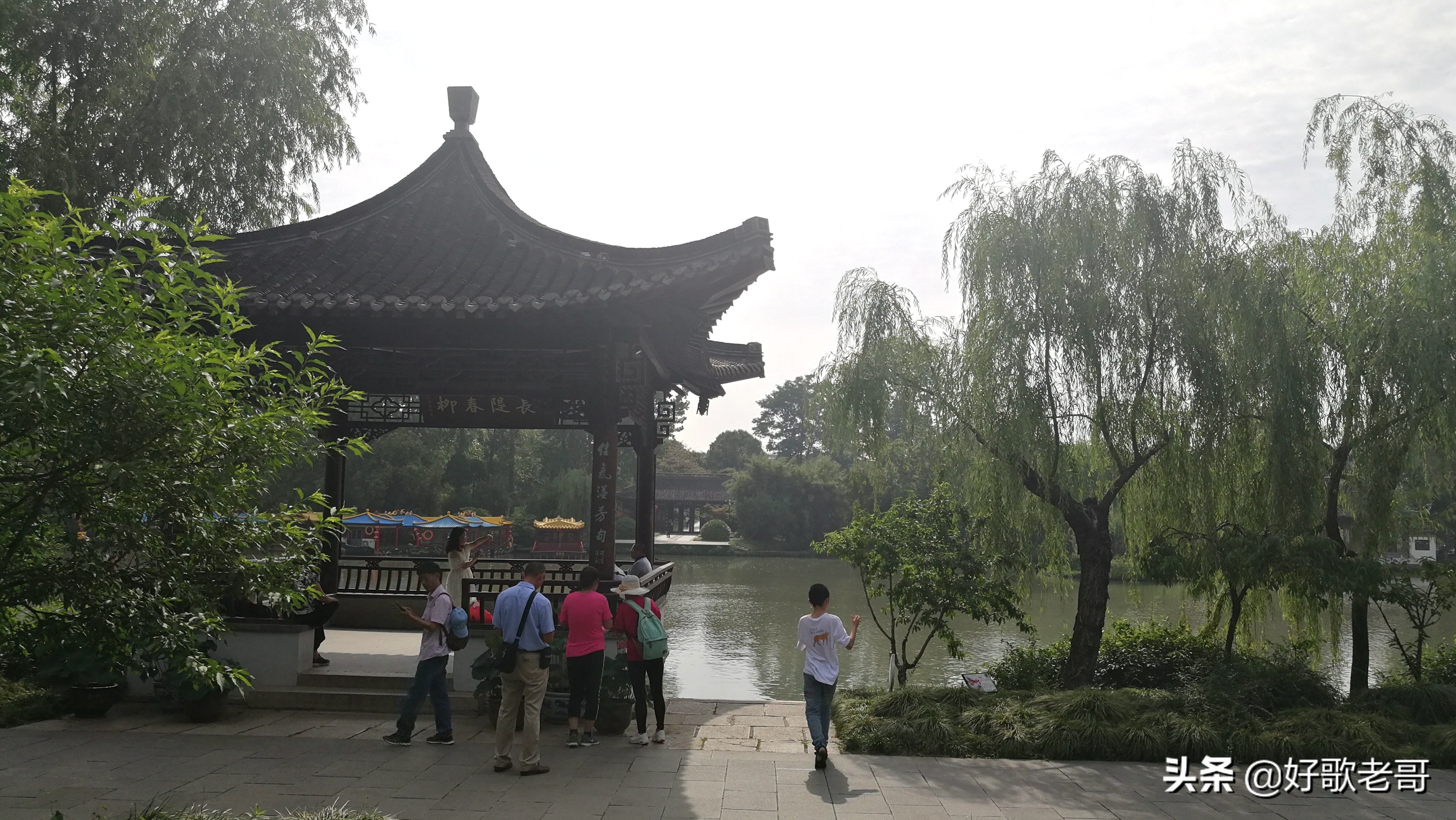 十里湖光，清澄缥碧，花木扶疏，连绵滴翠…瘦西湖游记