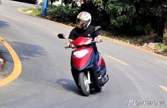 实用踏板摩托车测评视频,推荐几款省油的通勤踏板