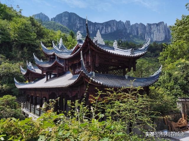 一山分四季十里不同天,一山有四季十里不同天出自哪里