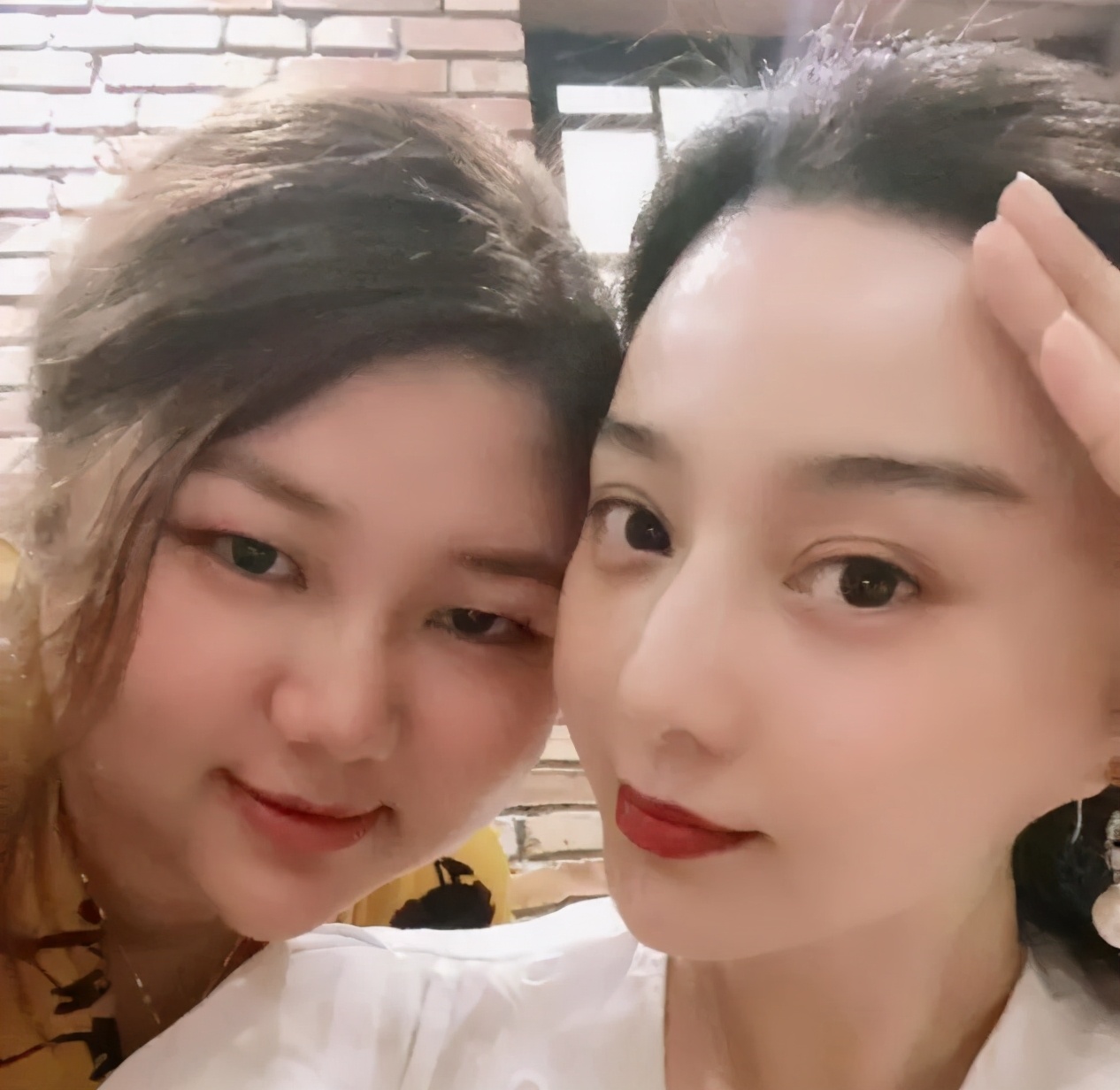 她是“第一经纪人”,曾捧红80多位明星大腕,却捧不红自己儿子