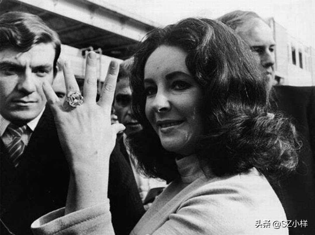 伊丽莎白泰勒传奇人生,伊丽莎白泰勒戴钻石