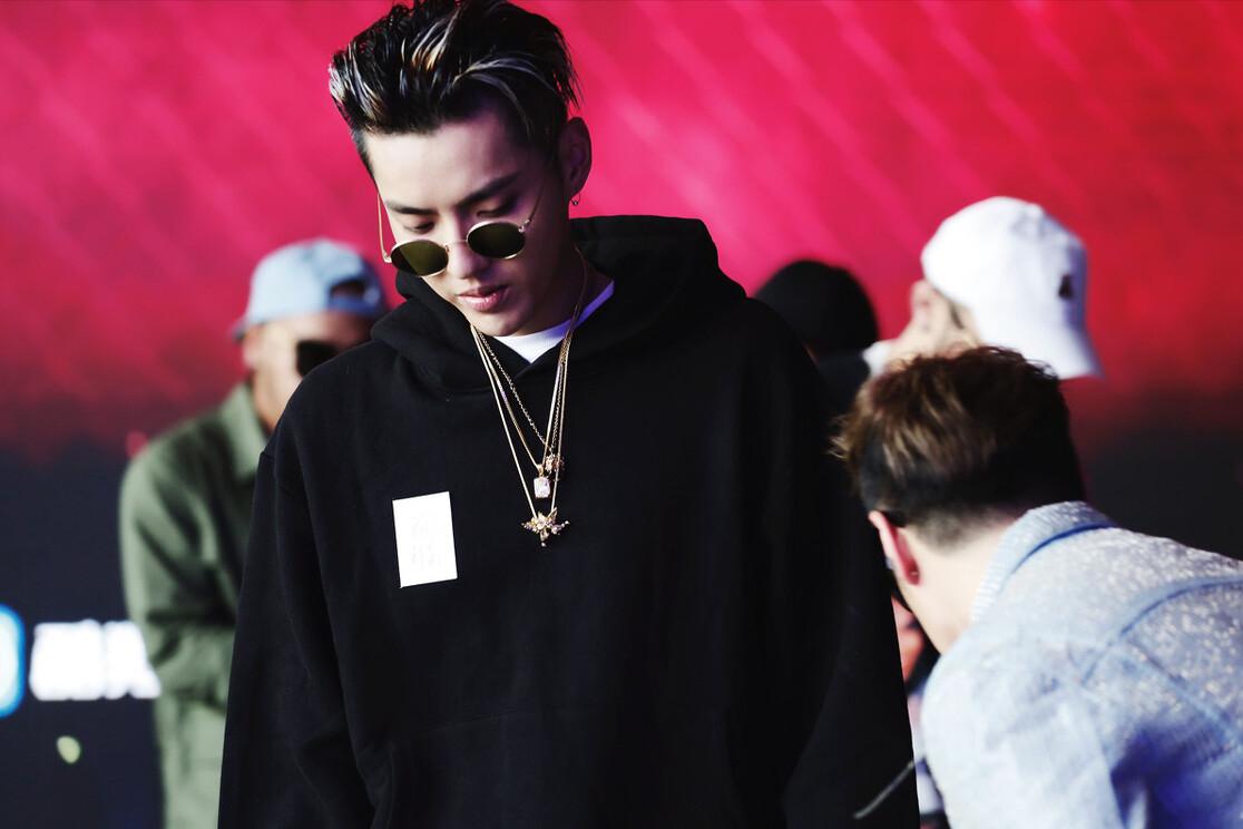 吴亦凡特殊癖好被揭开？精神失常牵扯出更大丑闻，林生斌险逃一劫