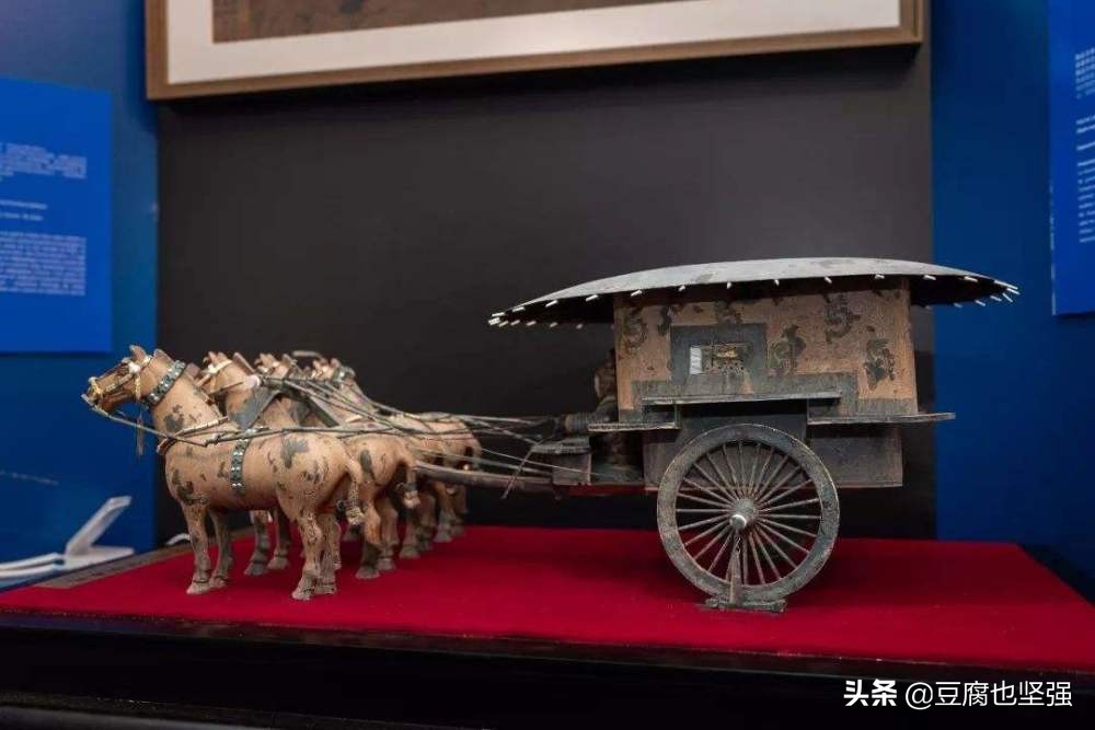 兵马俑主要由什么烧制,兵马俑是用真人烧制出来的吗