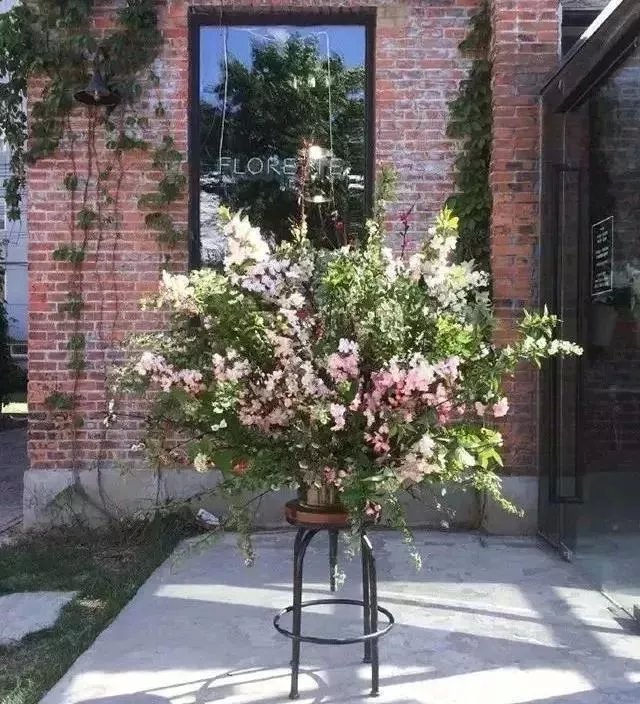 只要花点心思，破房子也能变成网红花店，这里明星都喜欢来打卡