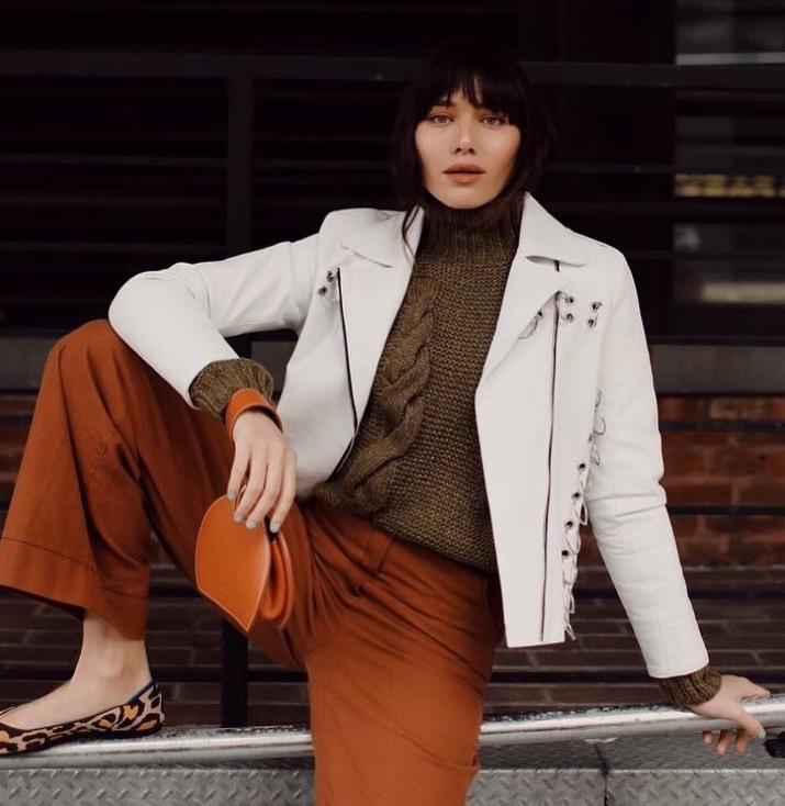 买了名牌包又得买名牌衣服,买了大牌包包后悔吗