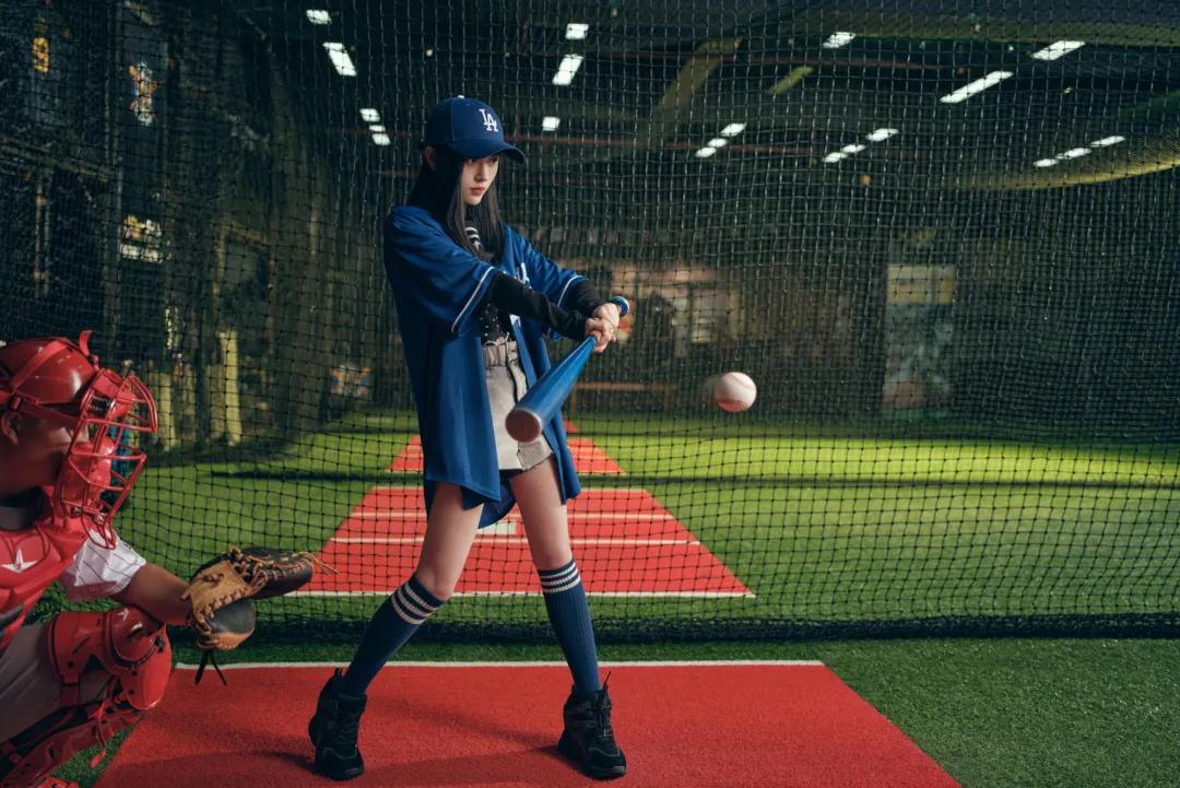 棒球少女鞠婧祎约你打球