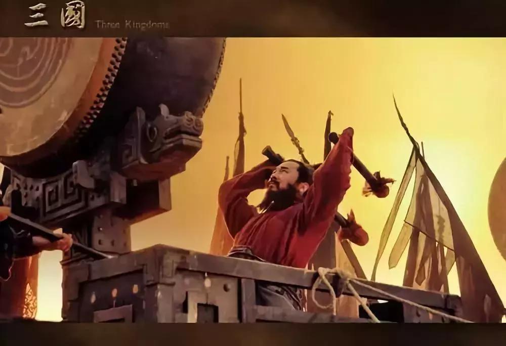 擂鼓助威鸣金收兵,擂鼓助威鸣金收兵是什么意思