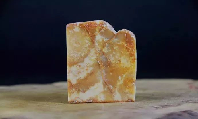 你一定没见过的广应寺坪石，样子俨然如古玉