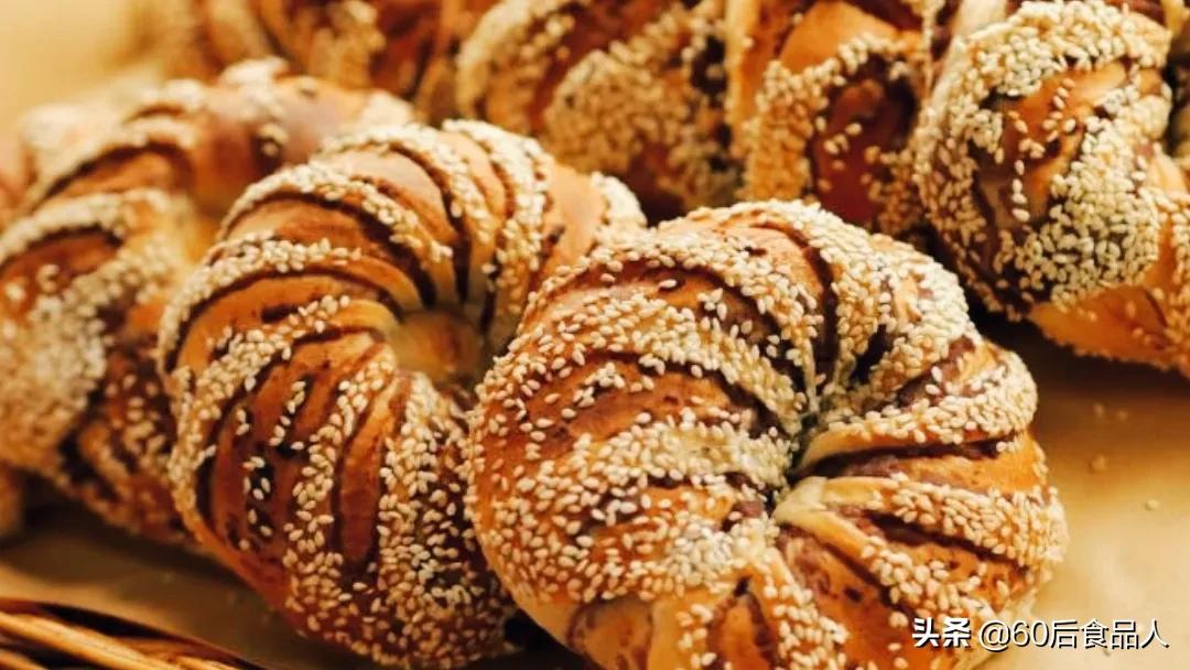 制作面包为什么要加盐,做面包加盐是在水合前还是水合后