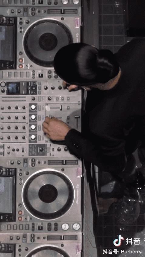 抖音奢侈品大秀,10多家奢侈品入驻抖音带你去看秀