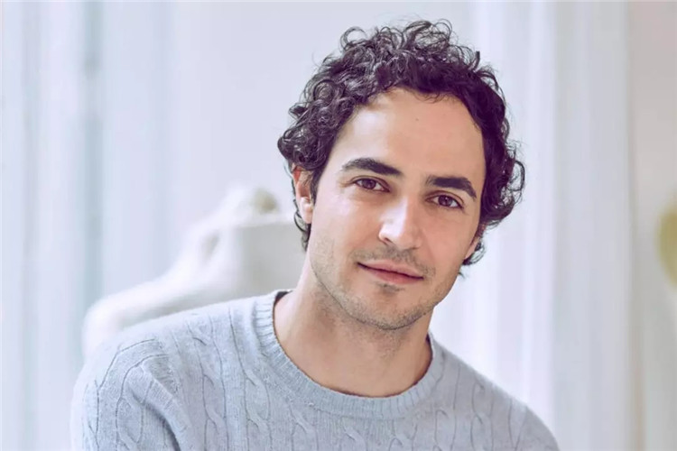 破产的辛德瑞拉ZacPosen！看来裙子再好看，人们买不起也没用
