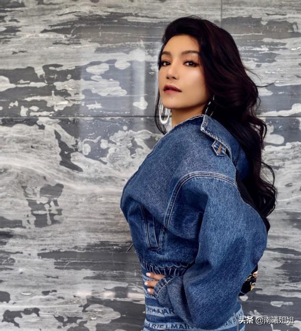 你的脸型适合披头发还是扎头发,扎什么发型发际线不会后移和秃头