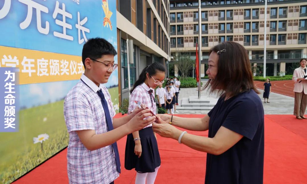 忍不住回想，少年的舞和歌。美如西川汇的你，值得世上最贵的奖杯