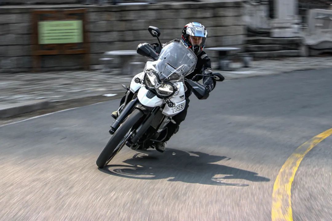 2021款凯旋老虎900试驾,试驾英伦三缸拉力凯旋tiger900