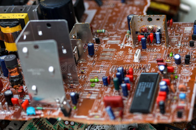 电路板回收多少钱一平方,电路板回收多少钱一斤