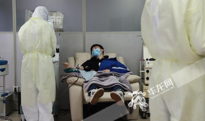 ​怕痛不敢献血的“90后”成为重庆首例捐献血浆者他说“别人救了我，我也想救别人”