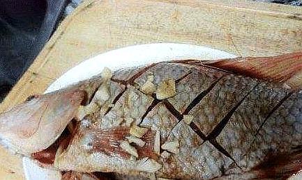 烧鱼用什么方法去鱼腥最好,怎么烧鱼才能去腥增鲜