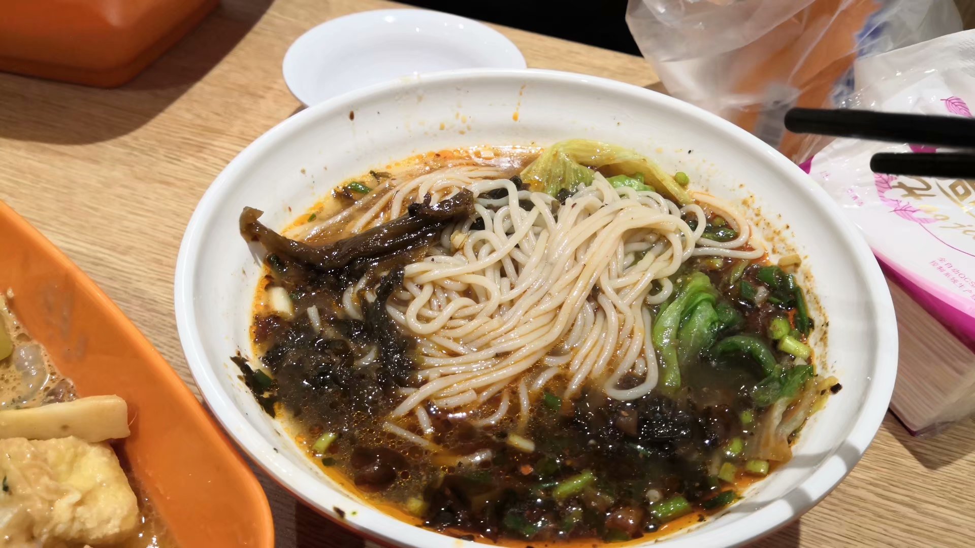 北京麻酱麻辣烫顶级吃法,推荐一款北京好吃的麻酱麻辣烫