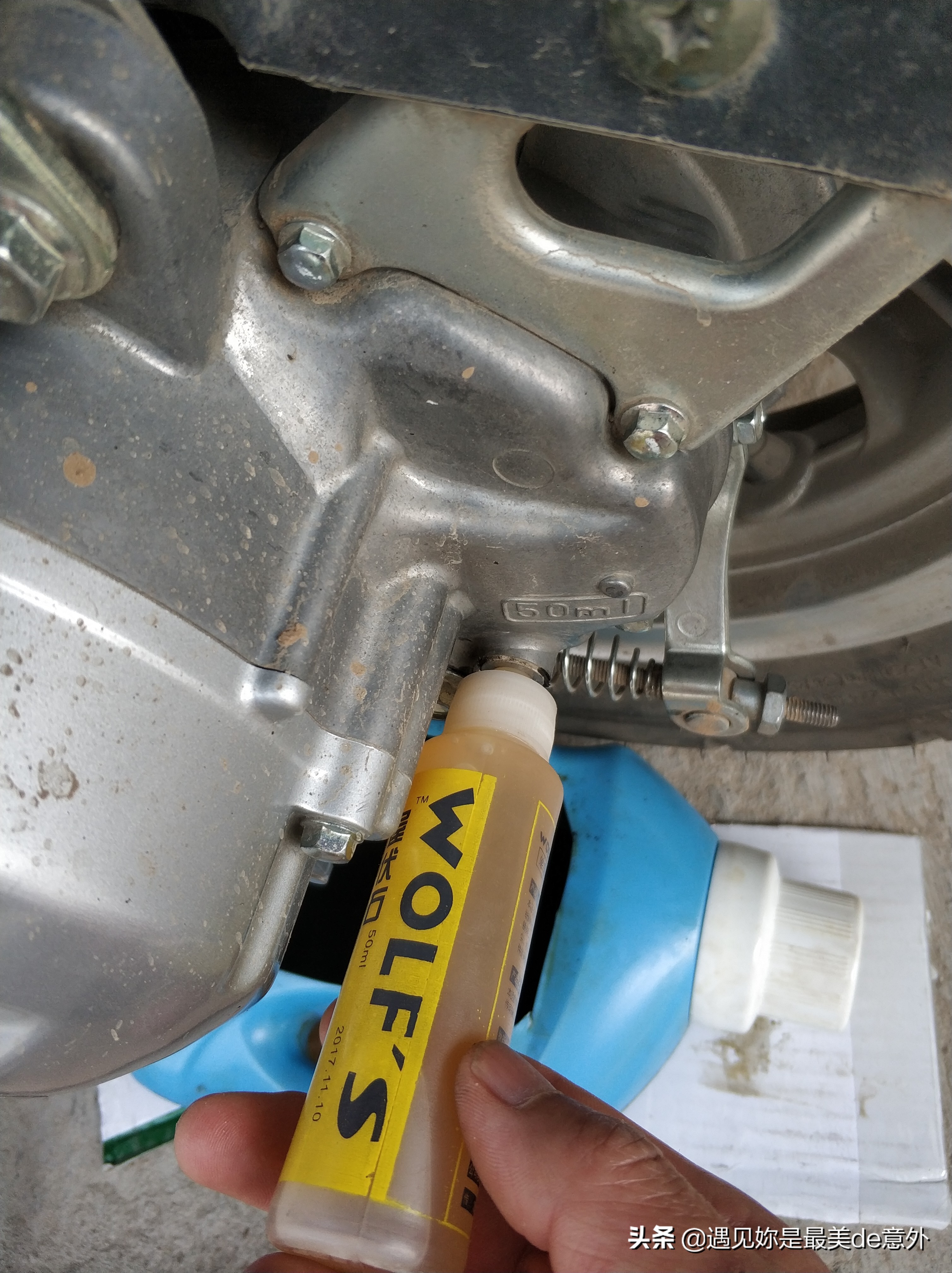 踏板摩托车齿轮油加多了会怎么样,踏板摩托车齿轮油多少公里换一次