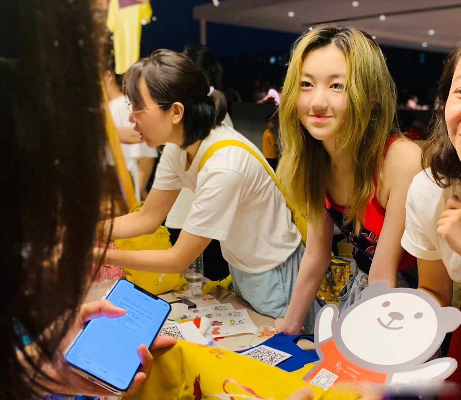 16岁李嫣近况模样大变,13岁李嫣罕见晒与闺蜜合照