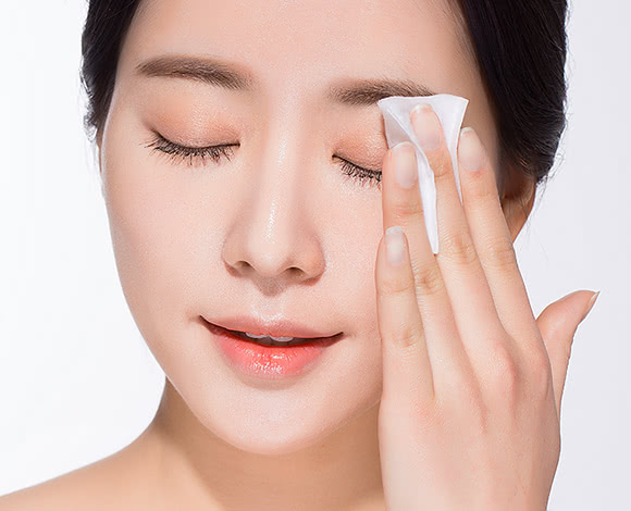 皮肤没有光泽两招改善,额头皮肤粗糙没光泽