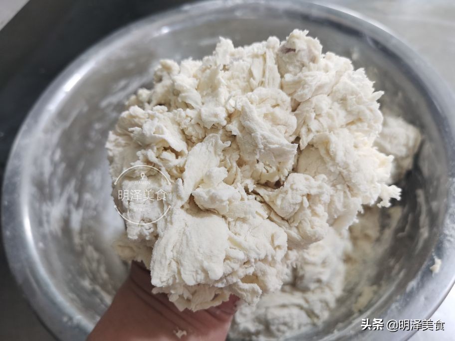 这种蔬菜很少生虫，用它做馅蒸包子，味道鲜香，我一次能吃四五个