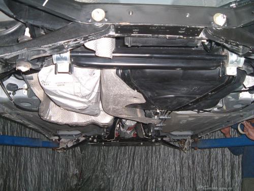 装甲漆和底盘装甲哪个实用些,喷的底盘装甲和装的底盘装甲区别