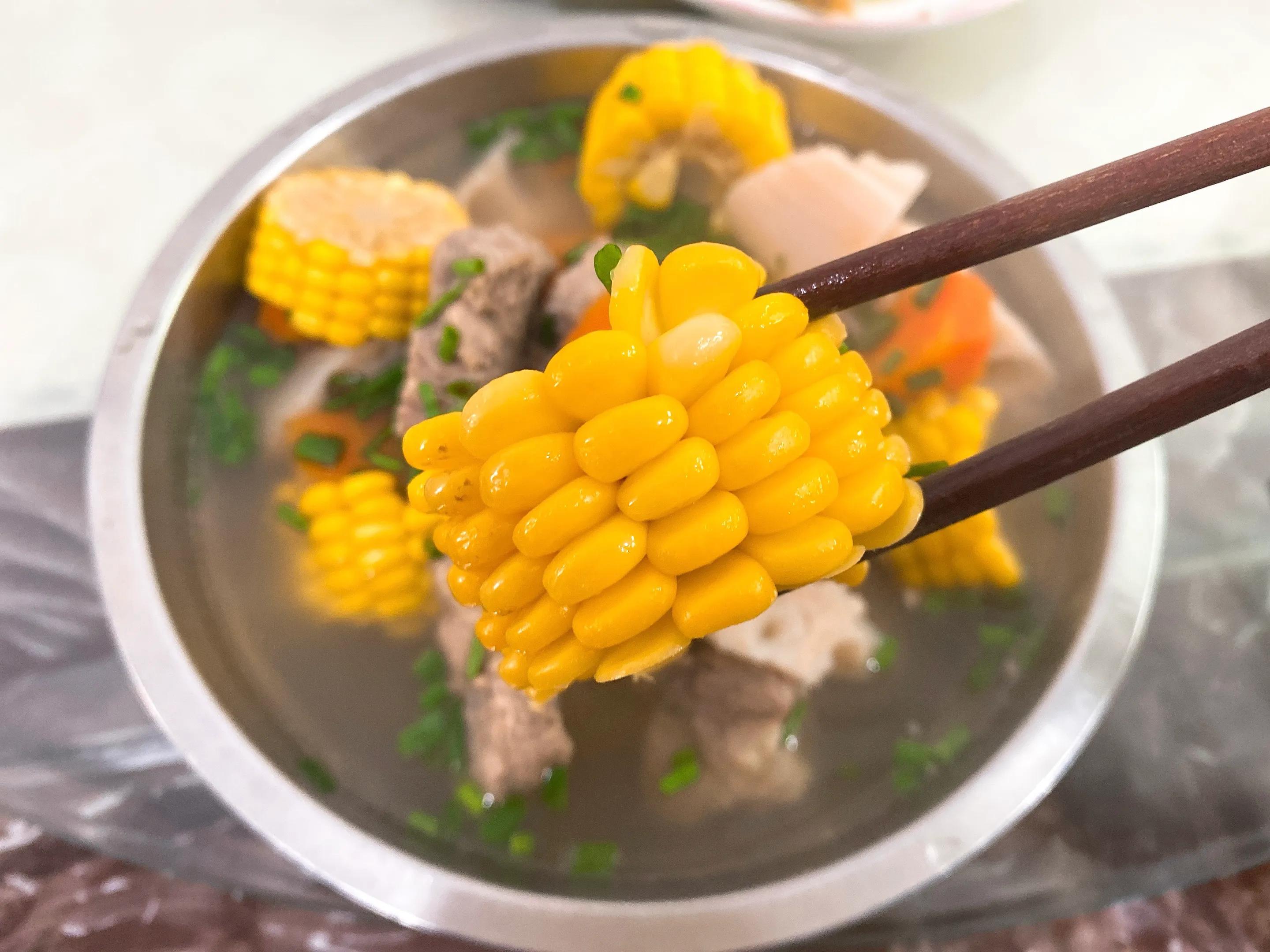 玉米排骨莲藕汤放多少排骨,玉米莲藕排骨汤先放什么