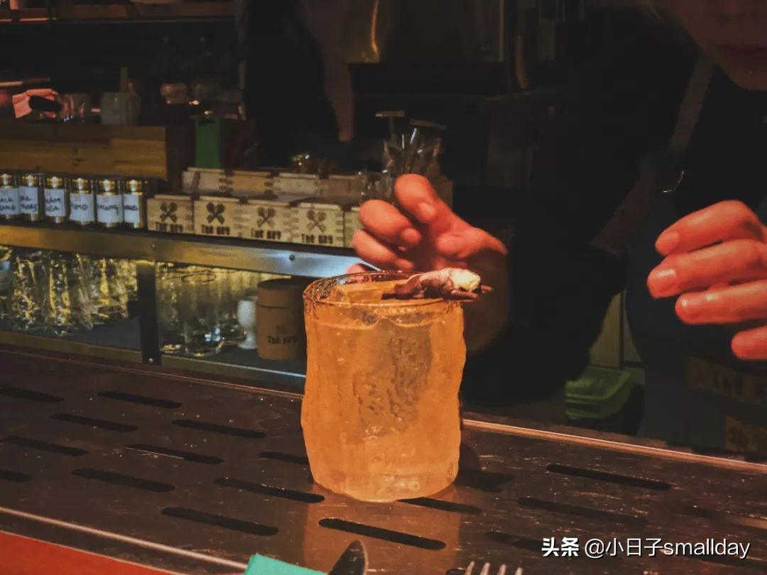 酒吧|坐上逃离人间的微醺列车