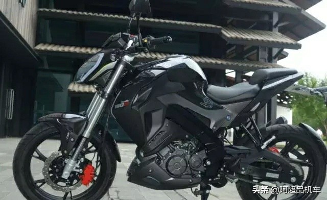 小迅龙150s和春风150哪个更值得买,小迅龙150s春风150nk